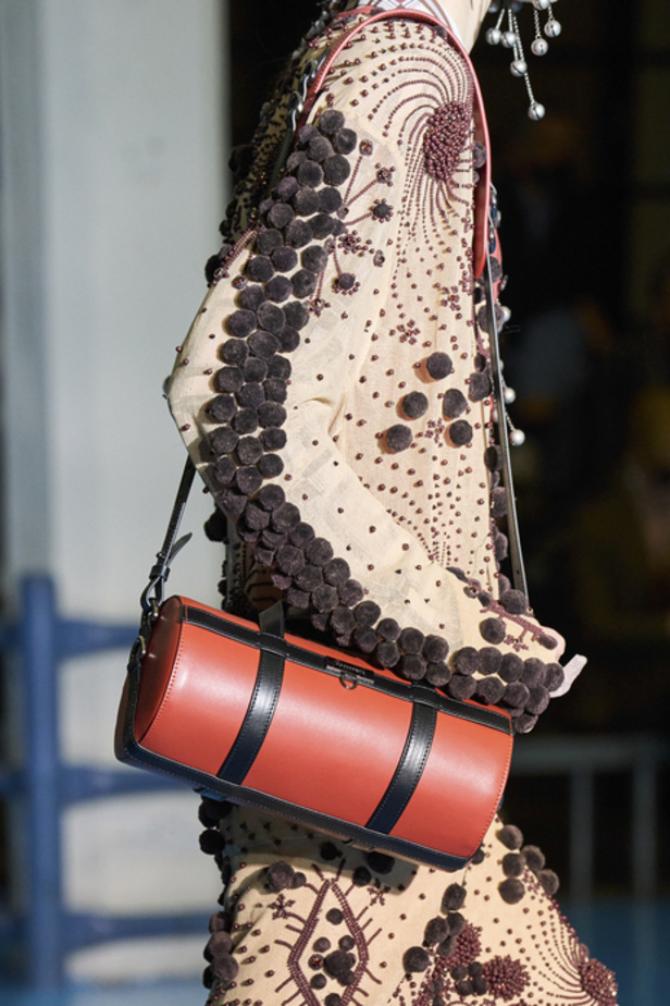 تصاميم كاجوال وعصرية في مجموعة DSquared2 لخريف وشتاء 2022