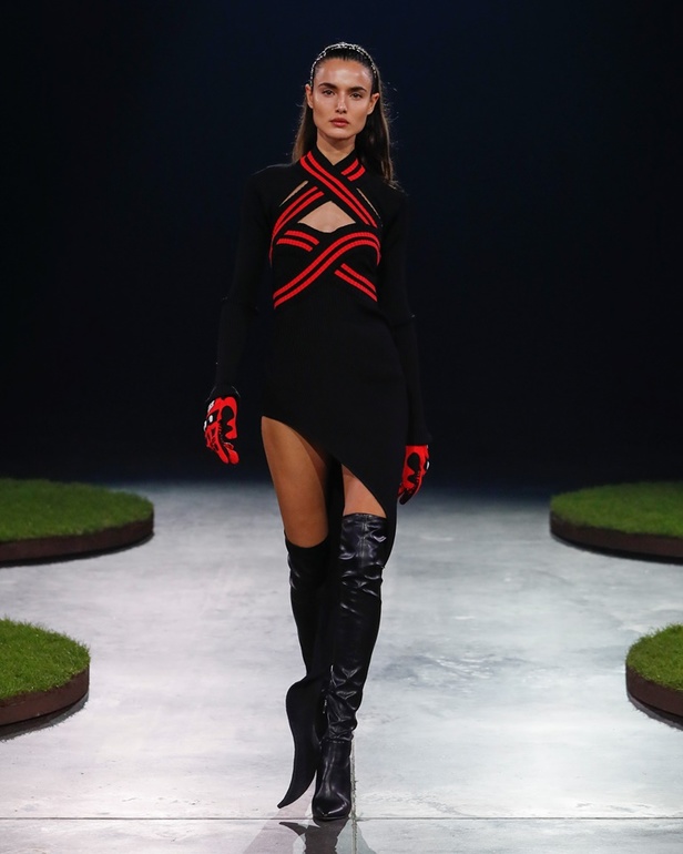 مجموعة David Koma تحتفل بكرة القدم والموضة لموسم خريف 2022