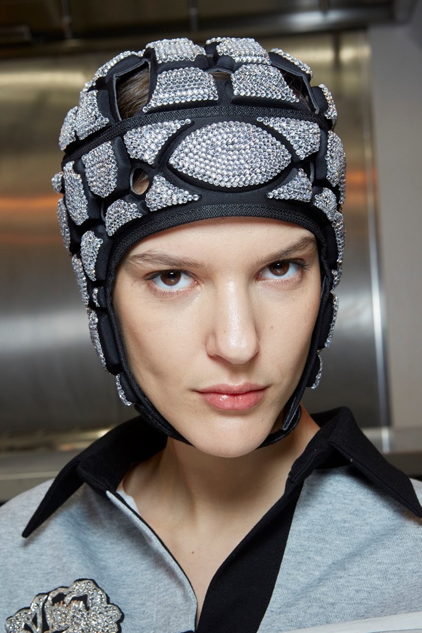 مجموعة David Koma تحتفل بكرة القدم والموضة لموسم خريف 2022