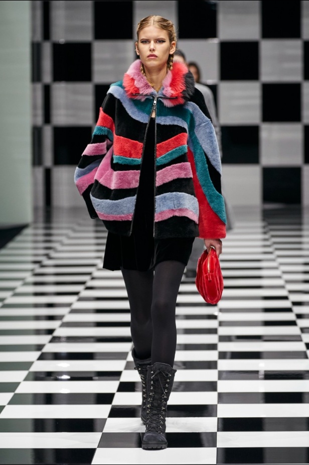  مجموعة Emporio Armani  لخريف 2022 أكثر تنوعًا وشمولًا من أي وقت مضى