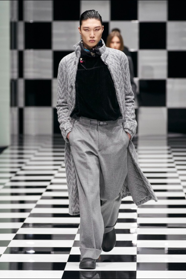  مجموعة Emporio Armani  لخريف 2022 أكثر تنوعًا وشمولًا من أي وقت مضى