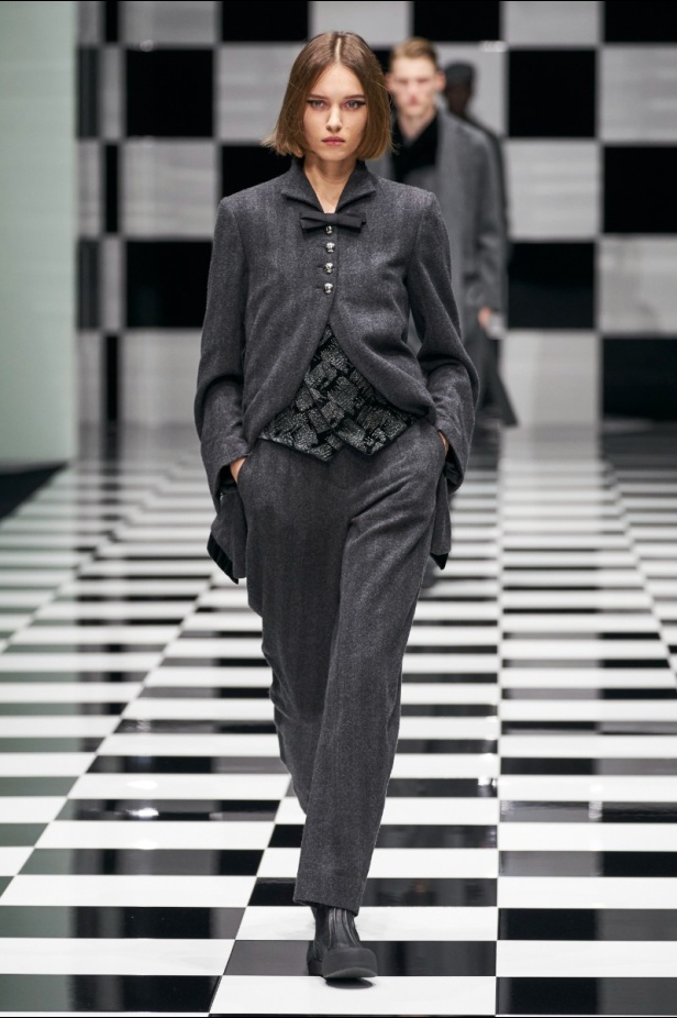  مجموعة Emporio Armani  لخريف 2022 أكثر تنوعًا وشمولًا من أي وقت مضى