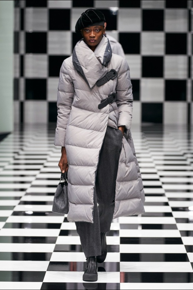  مجموعة Emporio Armani  لخريف 2022 أكثر تنوعًا وشمولًا من أي وقت مضى