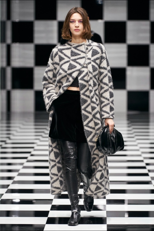  مجموعة Emporio Armani  لخريف 2022 أكثر تنوعًا وشمولًا من أي وقت مضى