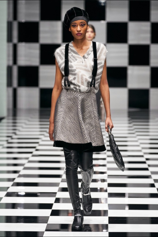  مجموعة Emporio Armani  لخريف 2022 أكثر تنوعًا وشمولًا من أي وقت مضى