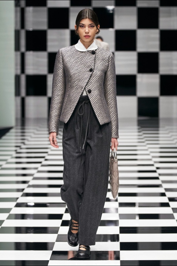  مجموعة Emporio Armani  لخريف 2022 أكثر تنوعًا وشمولًا من أي وقت مضى