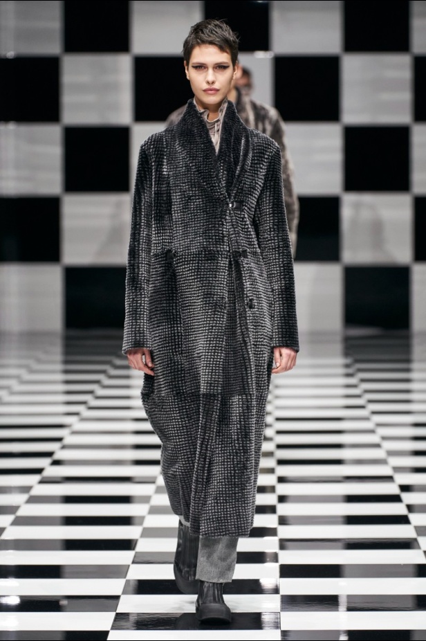  مجموعة Emporio Armani  لخريف 2022 أكثر تنوعًا وشمولًا من أي وقت مضى