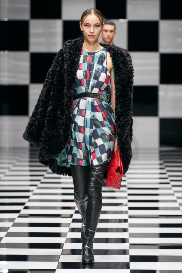  مجموعة Emporio Armani  لخريف 2022 أكثر تنوعًا وشمولًا من أي وقت مضى