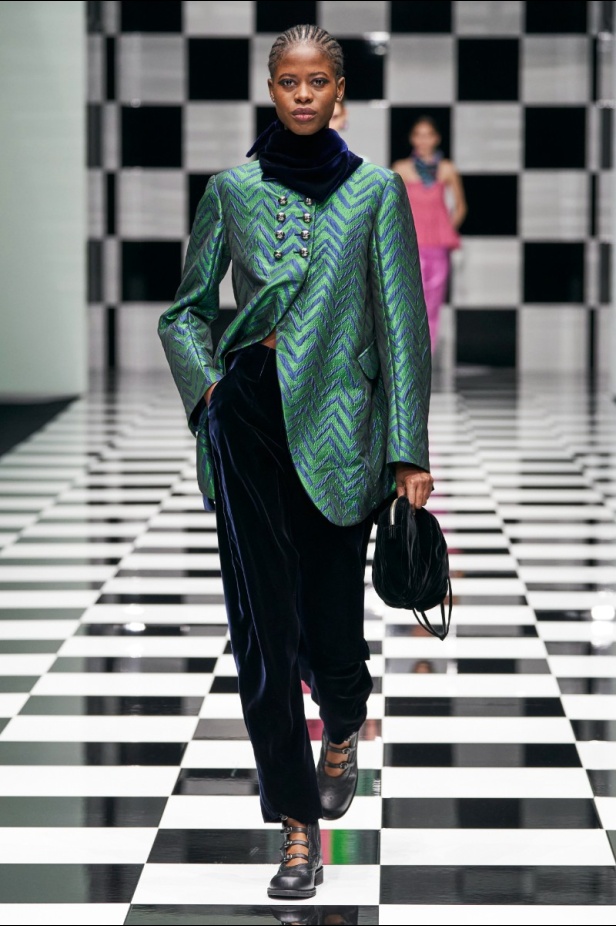  مجموعة Emporio Armani  لخريف 2022 أكثر تنوعًا وشمولًا من أي وقت مضى