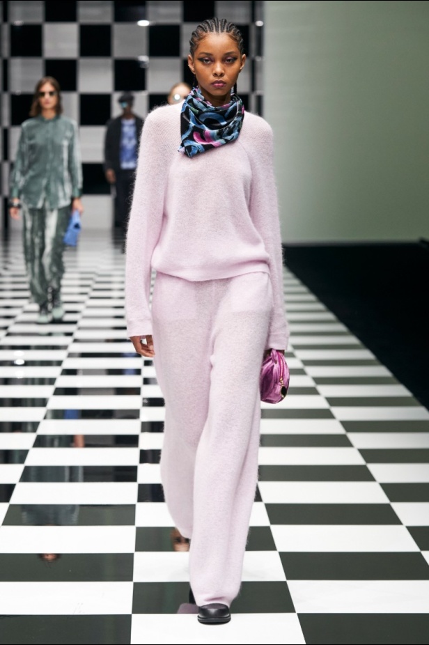  مجموعة Emporio Armani  لخريف 2022 أكثر تنوعًا وشمولًا من أي وقت مضى