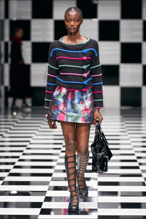  مجموعة Emporio Armani  لخريف 2022 أكثر تنوعًا وشمولًا من أي وقت مضى