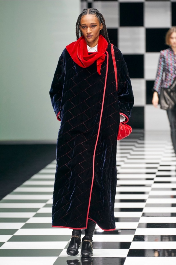  مجموعة Emporio Armani  لخريف 2022 أكثر تنوعًا وشمولًا من أي وقت مضى