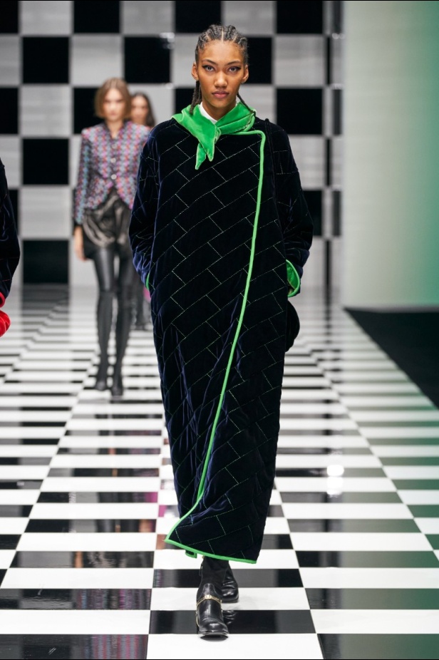  مجموعة Emporio Armani  لخريف 2022 أكثر تنوعًا وشمولًا من أي وقت مضى