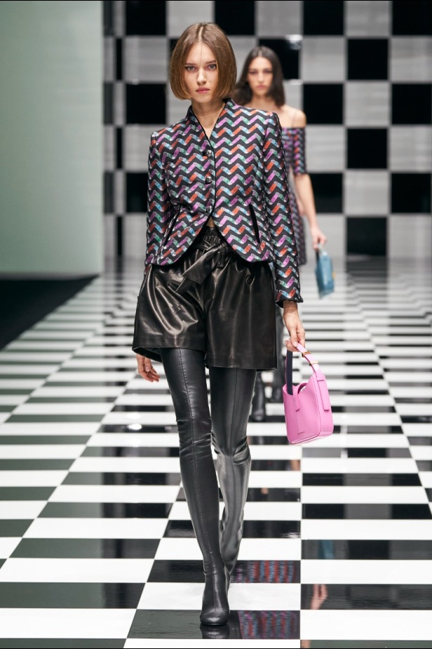  مجموعة Emporio Armani  لخريف 2022 أكثر تنوعًا وشمولًا من أي وقت مضى