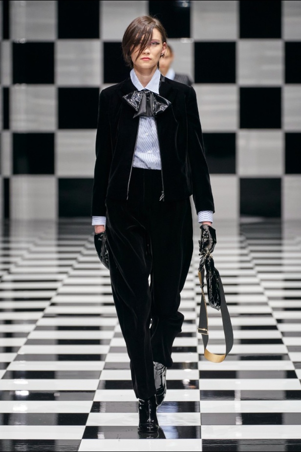  مجموعة Emporio Armani  لخريف 2022 أكثر تنوعًا وشمولًا من أي وقت مضى