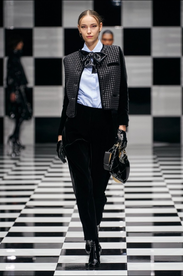  مجموعة Emporio Armani  لخريف 2022 أكثر تنوعًا وشمولًا من أي وقت مضى