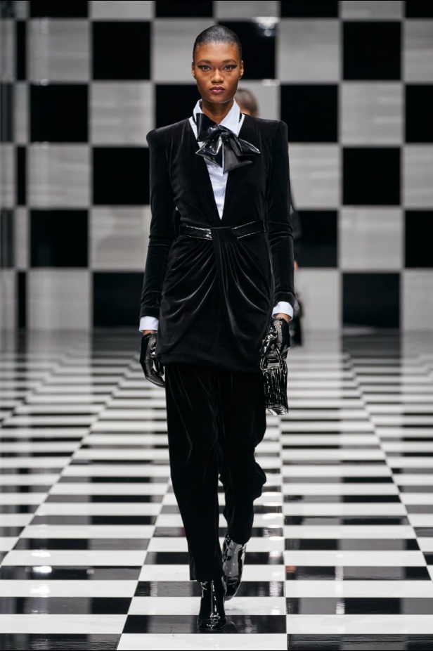  مجموعة Emporio Armani  لخريف 2022 أكثر تنوعًا وشمولًا من أي وقت مضى