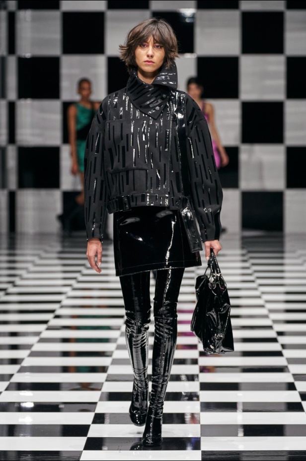  مجموعة Emporio Armani  لخريف 2022 أكثر تنوعًا وشمولًا من أي وقت مضى