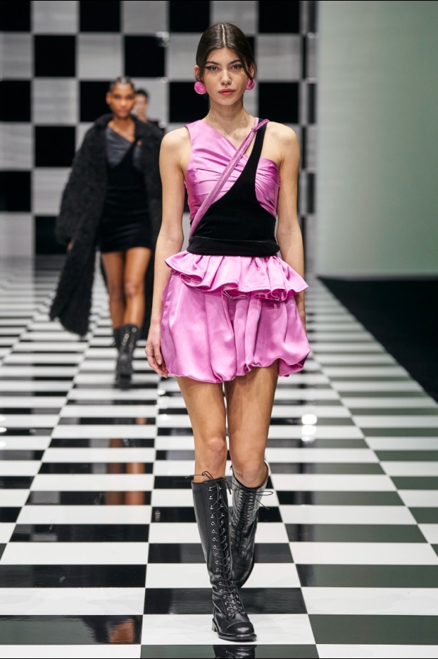  مجموعة Emporio Armani  لخريف 2022 أكثر تنوعًا وشمولًا من أي وقت مضى