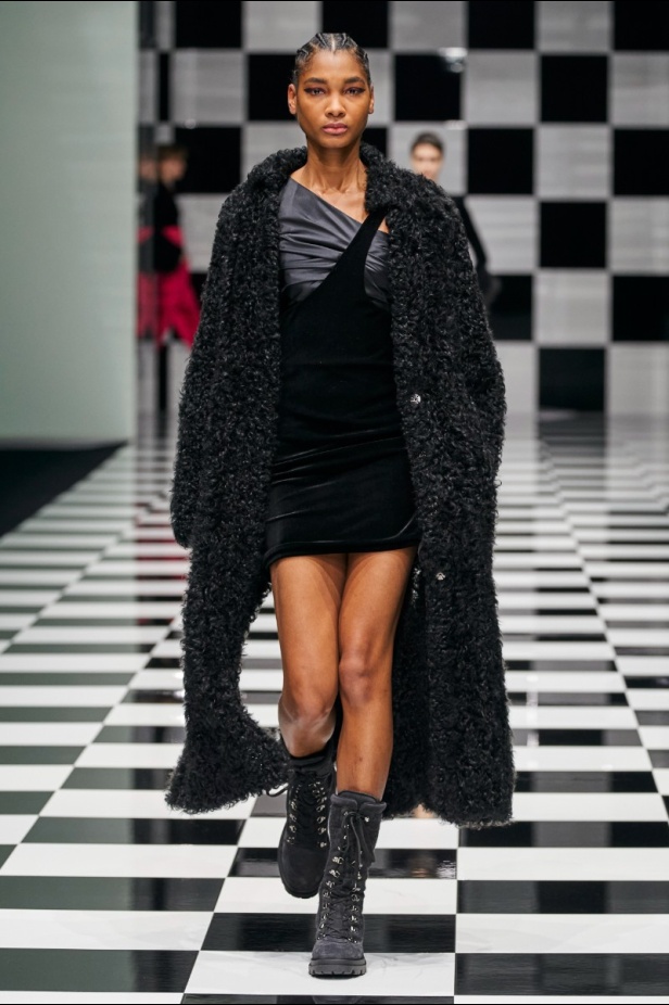  مجموعة Emporio Armani  لخريف 2022 أكثر تنوعًا وشمولًا من أي وقت مضى