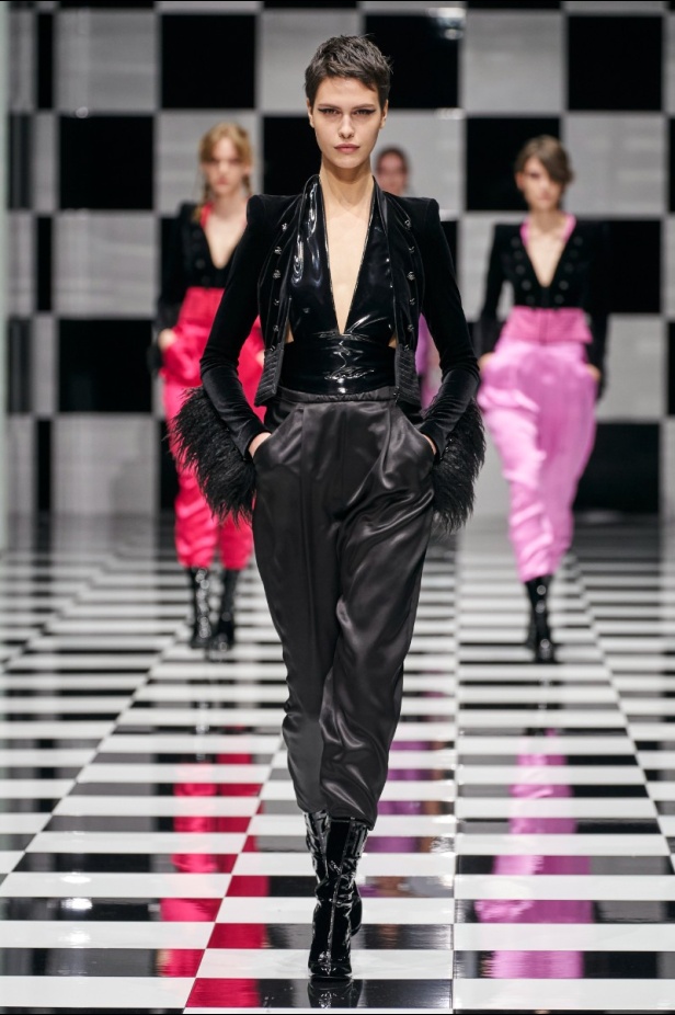  مجموعة Emporio Armani  لخريف 2022 أكثر تنوعًا وشمولًا من أي وقت مضى