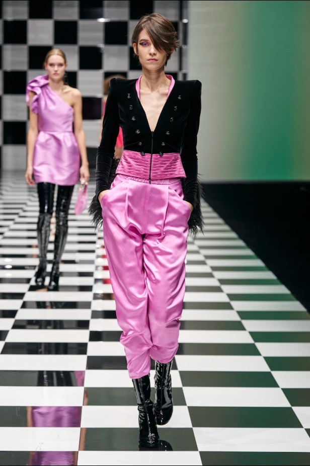  مجموعة Emporio Armani  لخريف 2022 أكثر تنوعًا وشمولًا من أي وقت مضى