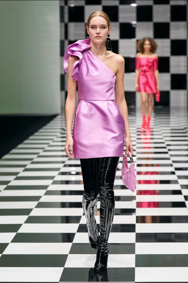  مجموعة Emporio Armani  لخريف 2022 أكثر تنوعًا وشمولًا من أي وقت مضى