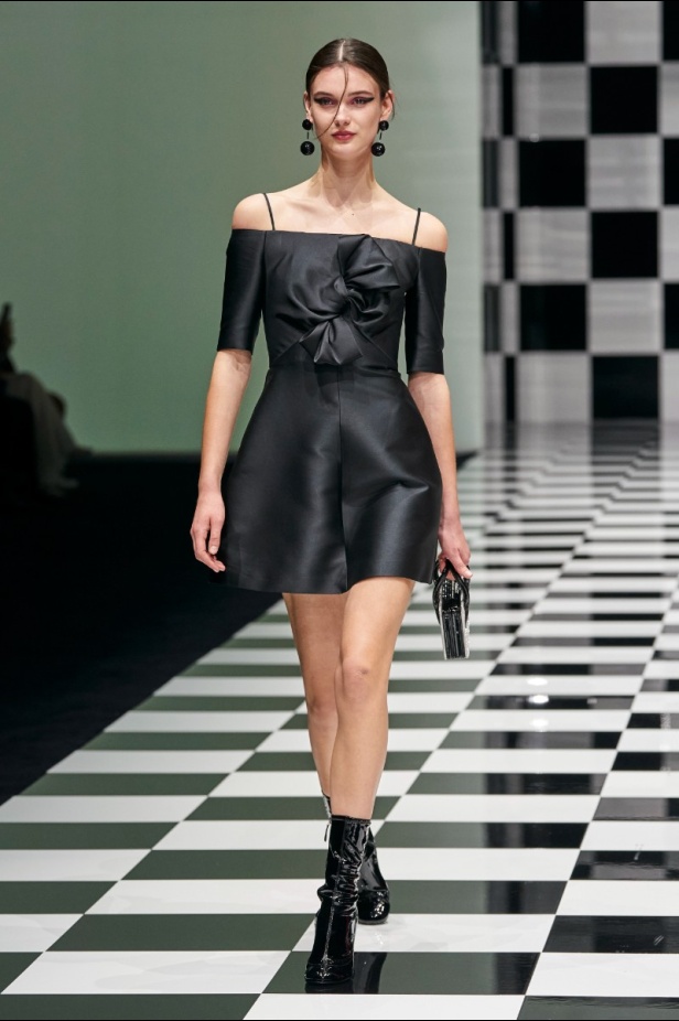  مجموعة Emporio Armani  لخريف 2022 أكثر تنوعًا وشمولًا من أي وقت مضى