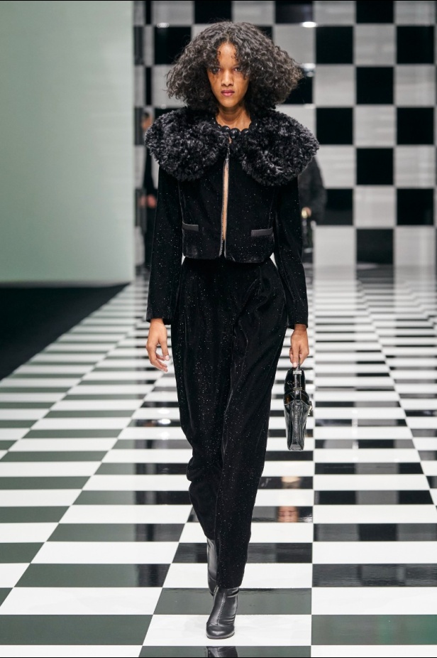  مجموعة Emporio Armani  لخريف 2022 أكثر تنوعًا وشمولًا من أي وقت مضى