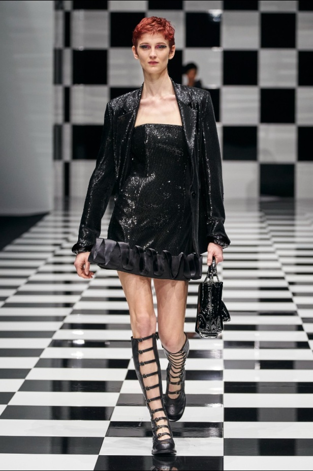  مجموعة Emporio Armani  لخريف 2022 أكثر تنوعًا وشمولًا من أي وقت مضى