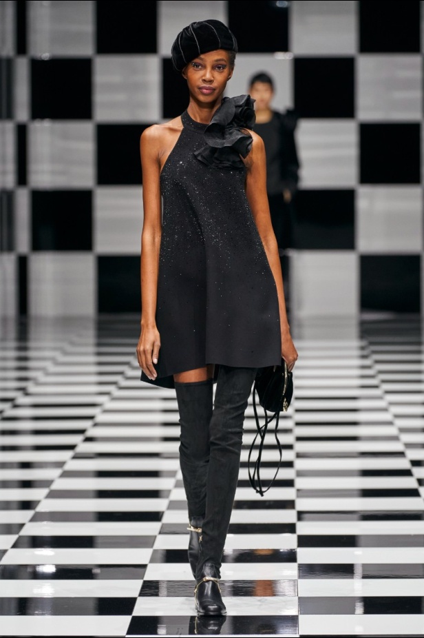  مجموعة Emporio Armani  لخريف 2022 أكثر تنوعًا وشمولًا من أي وقت مضى