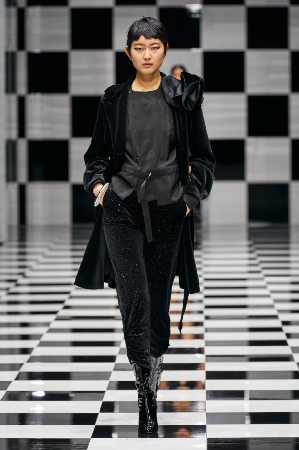  مجموعة Emporio Armani  لخريف 2022 أكثر تنوعًا وشمولًا من أي وقت مضى