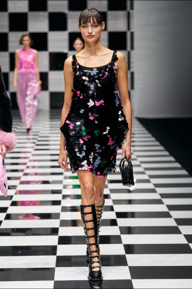  مجموعة Emporio Armani  لخريف 2022 أكثر تنوعًا وشمولًا من أي وقت مضى