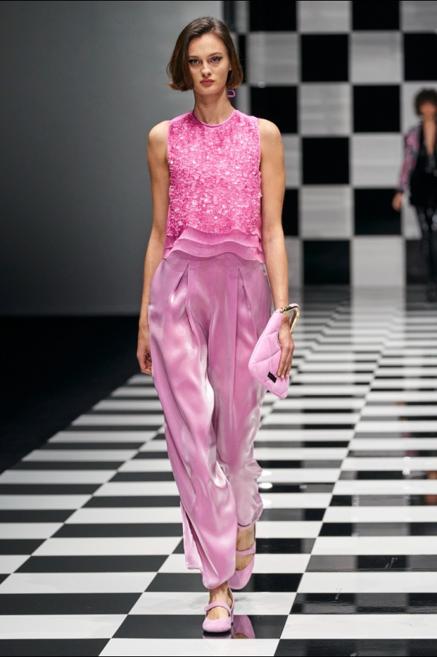  مجموعة Emporio Armani  لخريف 2022 أكثر تنوعًا وشمولًا من أي وقت مضى