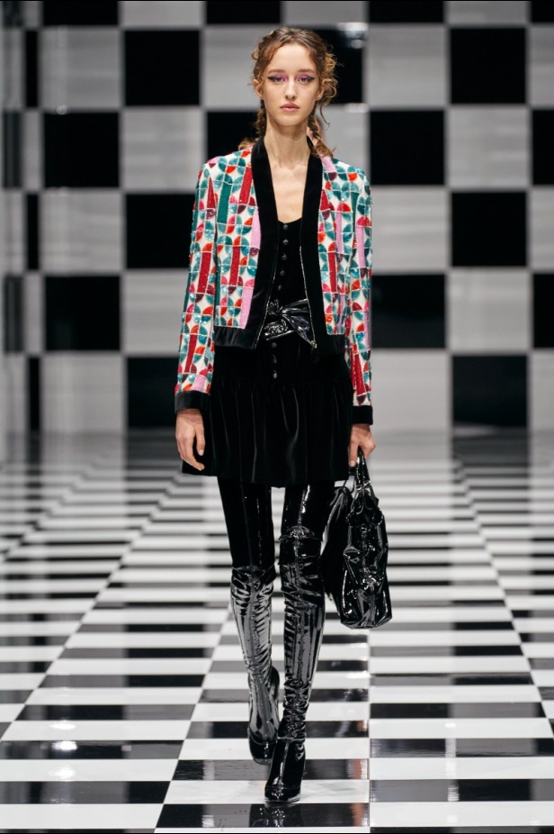  مجموعة Emporio Armani  لخريف 2022 أكثر تنوعًا وشمولًا من أي وقت مضى