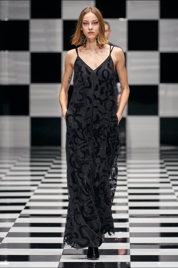  مجموعة Emporio Armani  لخريف 2022 أكثر تنوعًا وشمولًا من أي وقت مضى