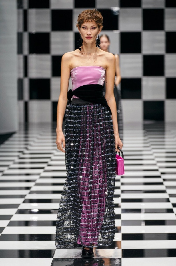  مجموعة Emporio Armani  لخريف 2022 أكثر تنوعًا وشمولًا من أي وقت مضى