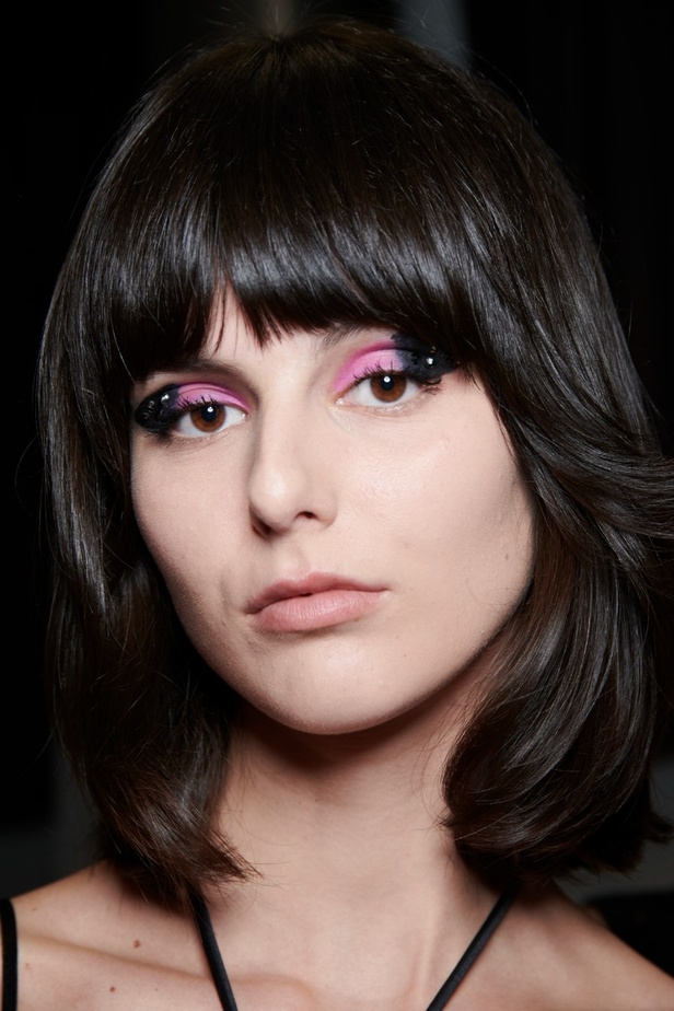 اطلالات جمالية من عرض Emporio Armani  لخريف 2022