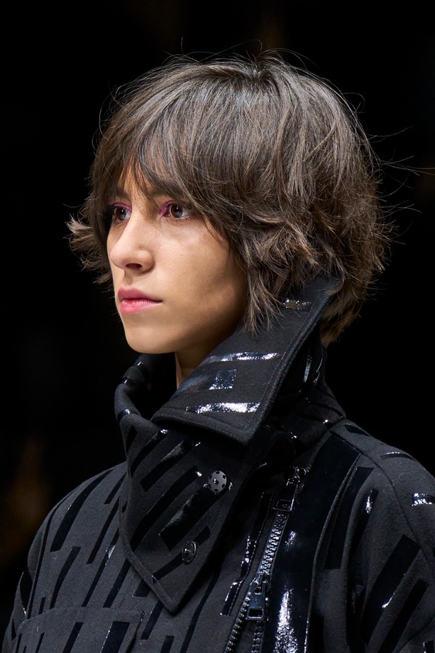 اطلالات جمالية من عرض Emporio Armani  لخريف 2022