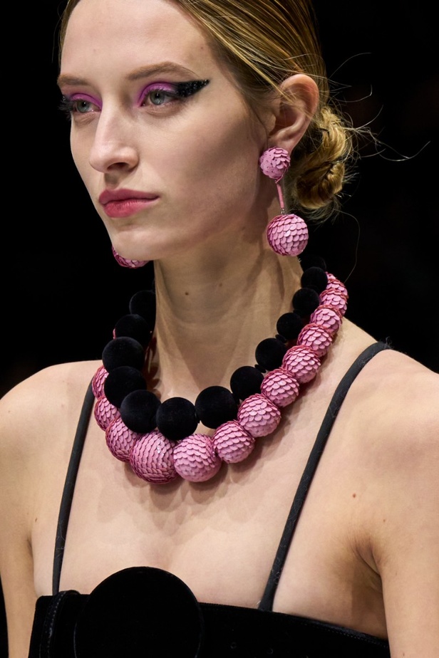  مجموعة Emporio Armani  لخريف 2022 أكثر تنوعًا وشمولًا من أي وقت مضى