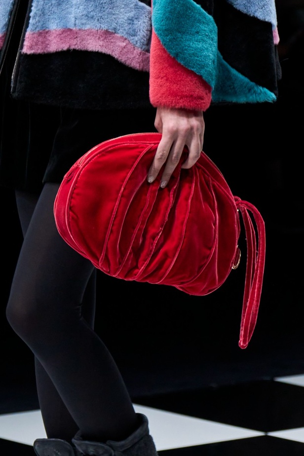  مجموعة Emporio Armani  لخريف 2022 أكثر تنوعًا وشمولًا من أي وقت مضى