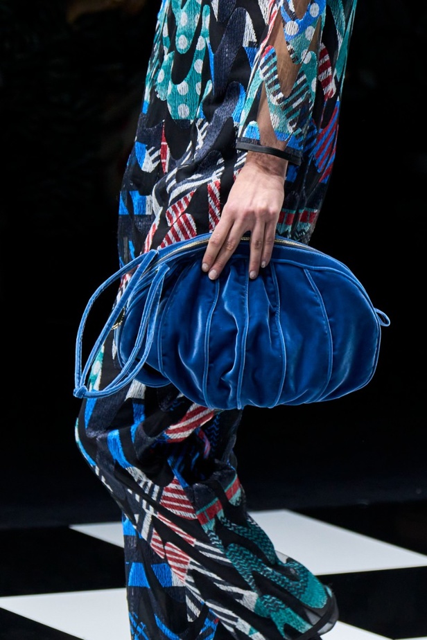  مجموعة Emporio Armani  لخريف 2022 أكثر تنوعًا وشمولًا من أي وقت مضى