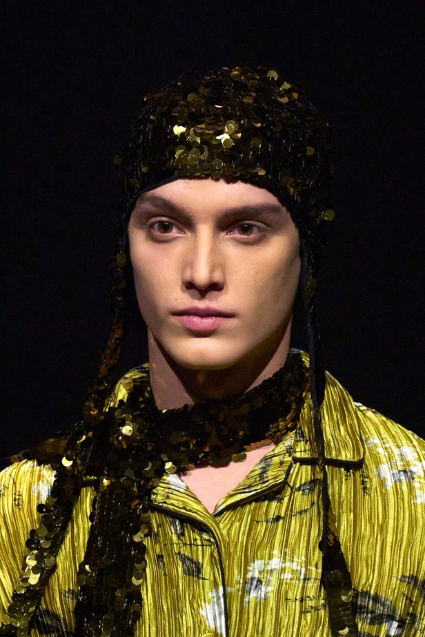 اطلالات جمالية عرض Erdem لخريف وشتاء 2022