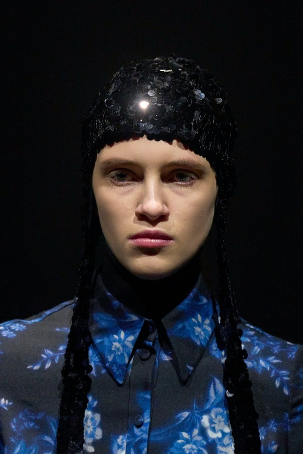 اطلالات جمالية عرض Erdem لخريف وشتاء 2022