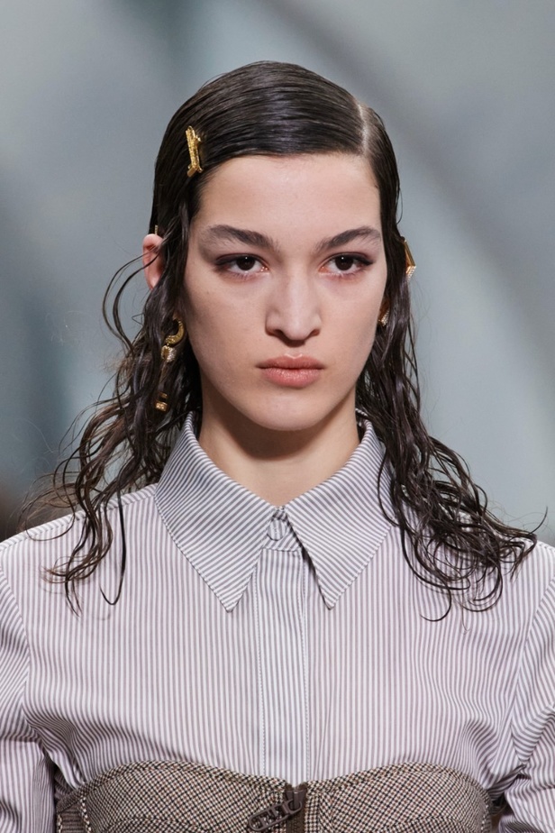 من عرض فندي لموسم خريف 2022