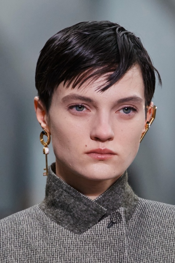 من عرض فندي لموسم خريف 2022