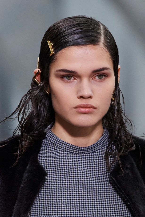 من عرض فندي لموسم خريف 2022