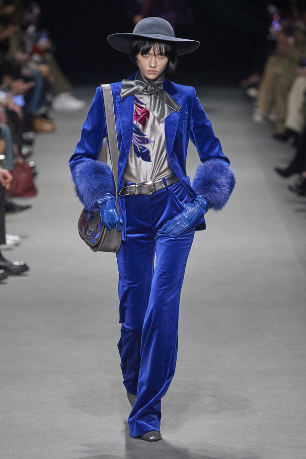 من عرض أزياء البيرتا فيريتي لموسم خريف وشتاء 2022-2023