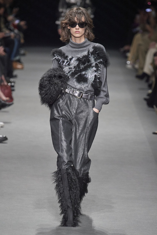 من عرض أزياء البيرتا فيريتي لموسم خريف وشتاء 2022-2023