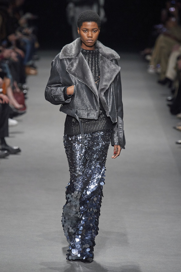 من عرض أزياء البيرتا فيريتي لموسم خريف وشتاء 2022-2023